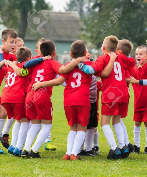 65723598 kids soccer football team in huddle